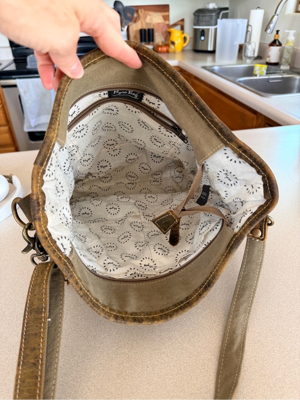 Brown Canvas Crossbody Bag - Unbranded - Picture 4 of 6